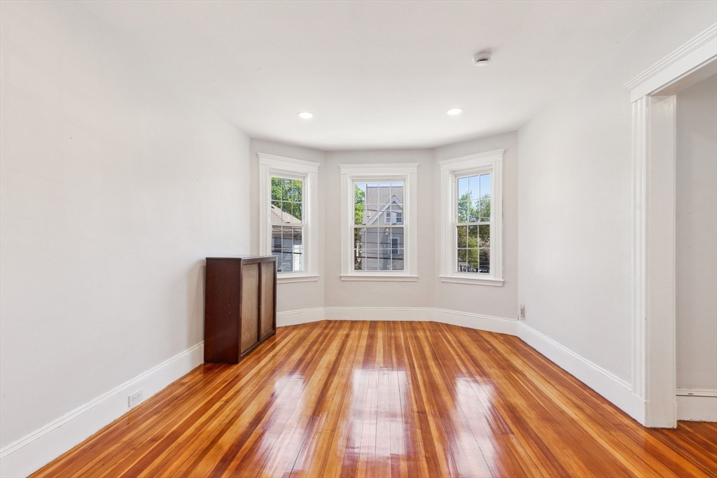 5 bed, 1 bath apartment for rent at 11 Tucker St Unit 2, Milton — photo 11 of 23