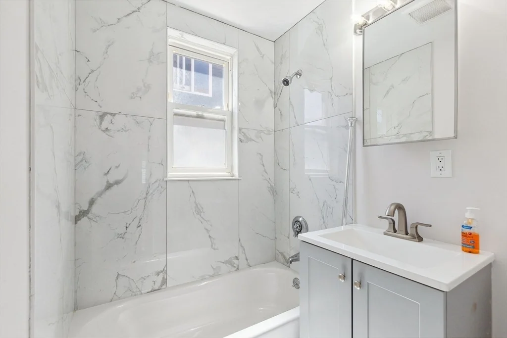5 bed, 1 bath apartment for rent at 11 Tucker St Unit 2, Milton — photo 4 of 23