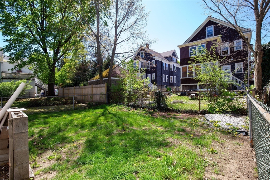 5 bed, 1 bath apartment for rent at 11 Tucker St Unit 2, Milton — photo 20 of 23