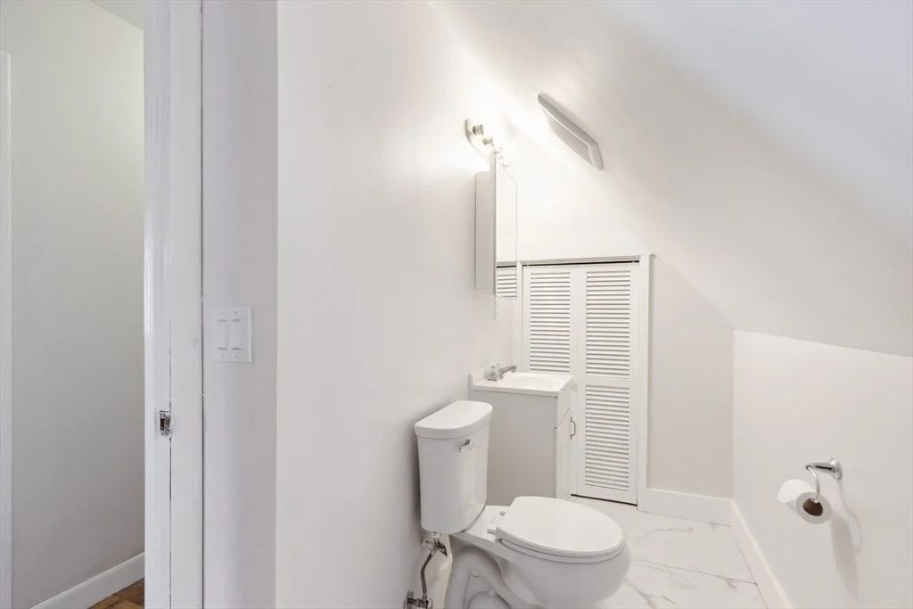 5 bed, 1 bath apartment for rent at 11 Tucker St Unit 2, Milton — photo 5 of 23