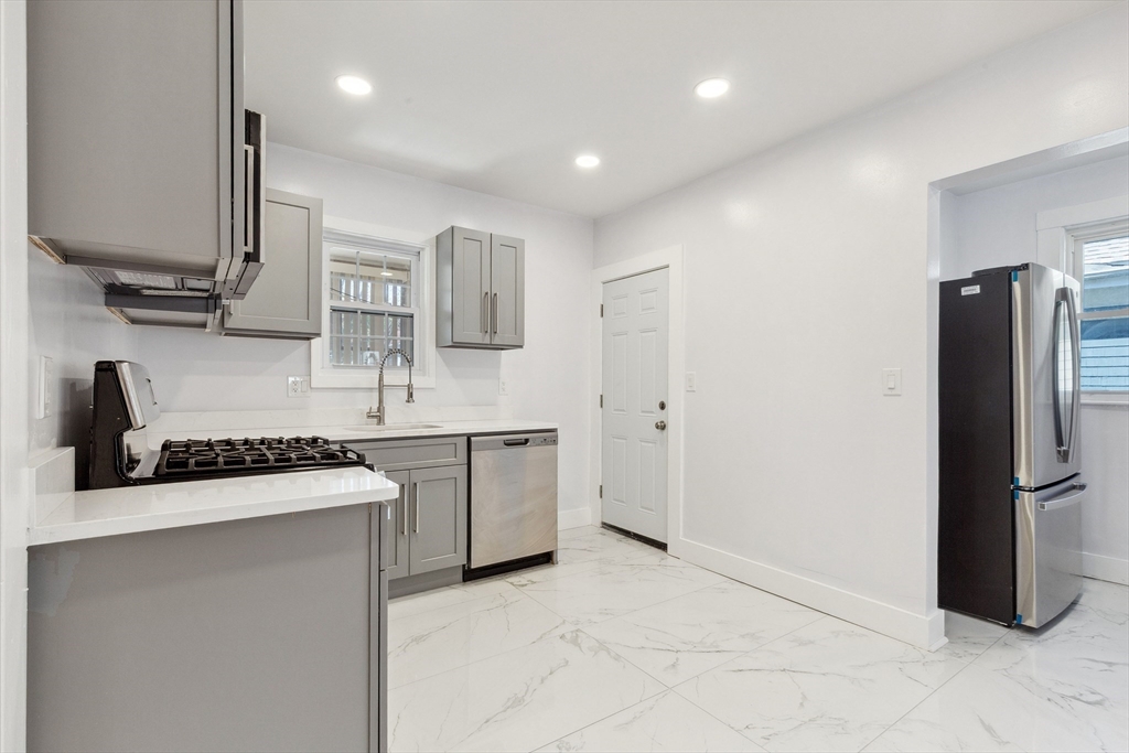 5 bed, 1 bath apartment for rent at 11 Tucker St Unit 2, Milton — photo 2 of 23