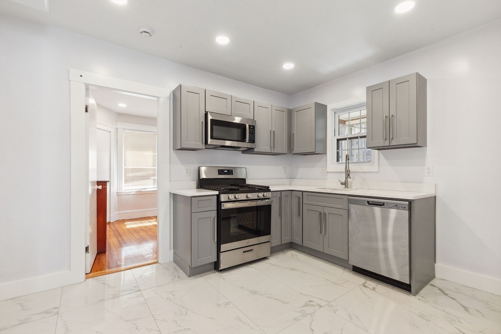 5 bed, 1 bath apartment for rent at 11 Tucker St Unit 2, Milton