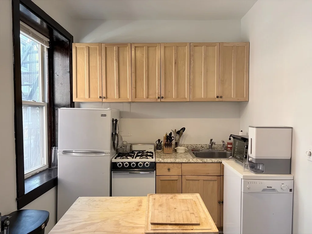 1 bed, 1 bath apartment for rent at 11 Unity Unit 4, North End — photo 6 of 22