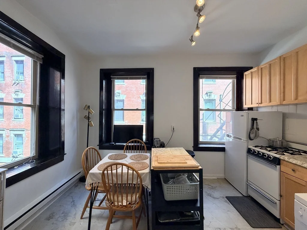 1 bed, 1 bath apartment for rent at 11 Unity Unit 4, North End — photo 5 of 22