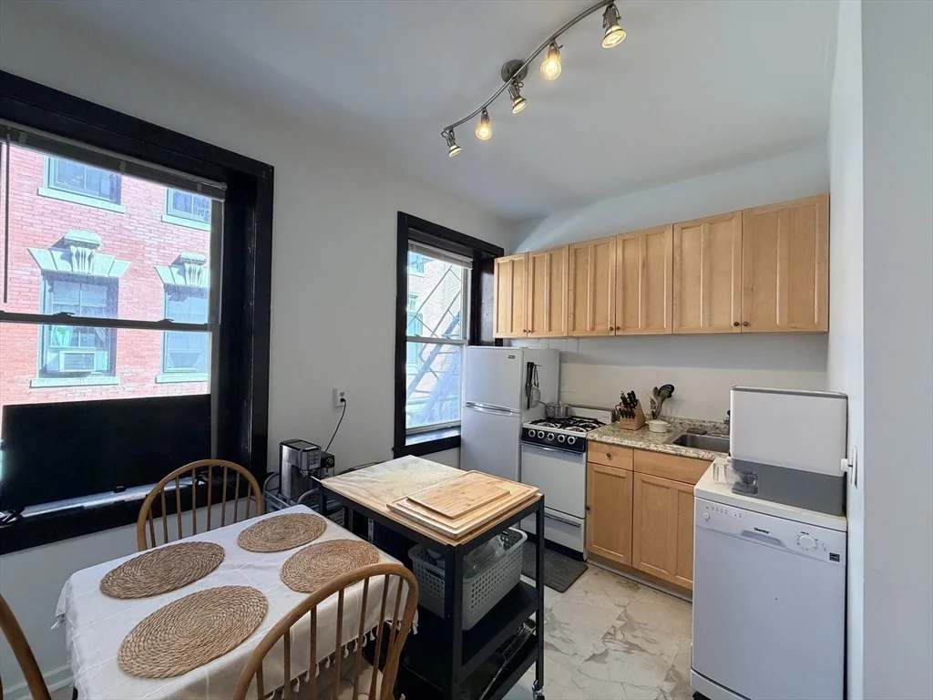 1 bed, 1 bath apartment for rent at 11 Unity Unit 4, North End — photo 8 of 22