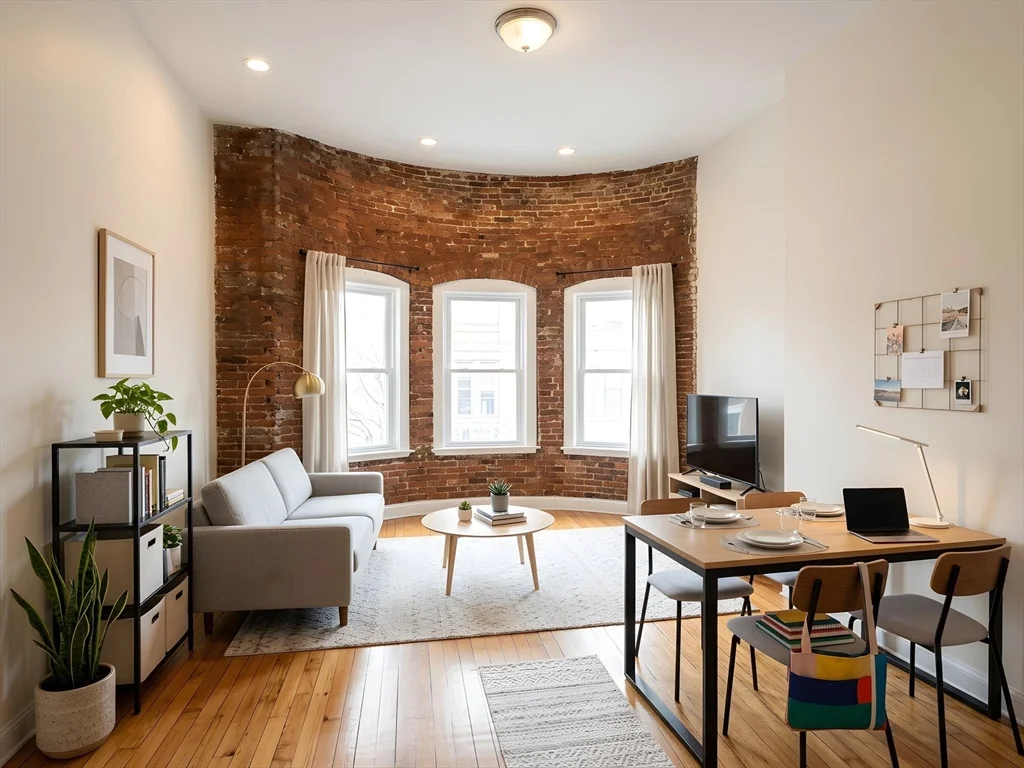 4 bed, 1 bath apartment for rent at 11 Vancouver St Unit 2, Fenway — photo 4 of 14