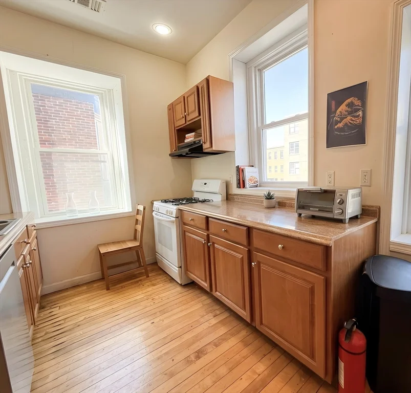 4 bed, 1 bath apartment for rent at 11 Vancouver St Unit 2, Fenway — photo 5 of 14