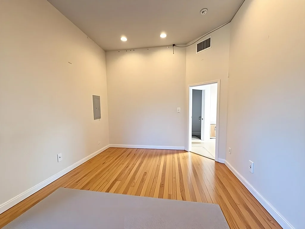 4 bed, 1 bath apartment for rent at 11 Vancouver St Unit 3, Fenway — photo 13 of 17