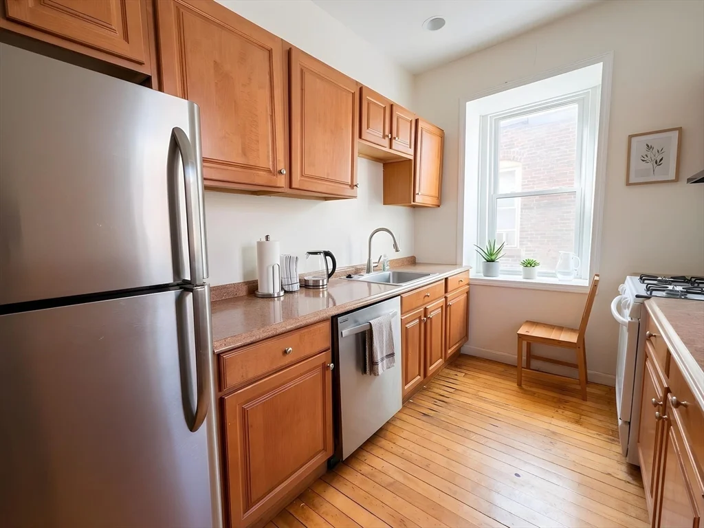 4 bed, 1 bath apartment for rent at 11 Vancouver St Unit 3, Fenway — photo 12 of 17