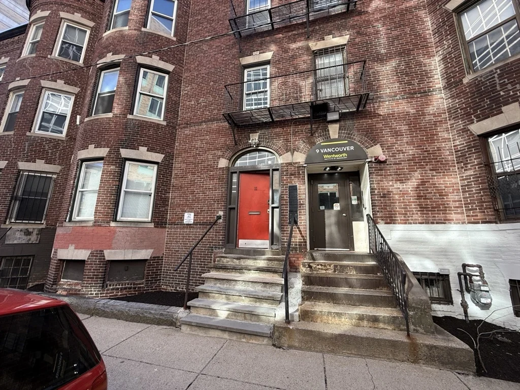4 bed, 1 bath apartment for rent at 11 Vancouver St Unit 3, Fenway — photo 15 of 17