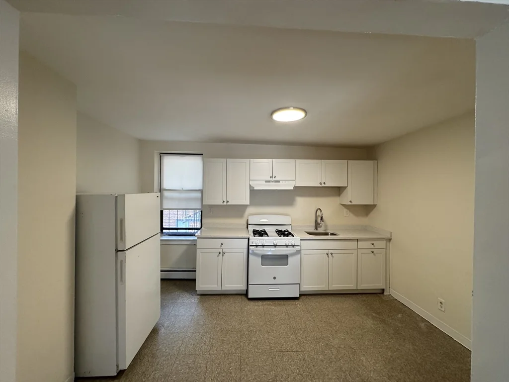 2 bed, 1 bath apartment for rent at 11 Victory Rd Unit 30, Dorchester — photo 3 of 12