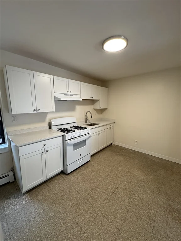 2 bed, 1 bath apartment for rent at 11 Victory Rd Unit 30, Dorchester — photo 5 of 12