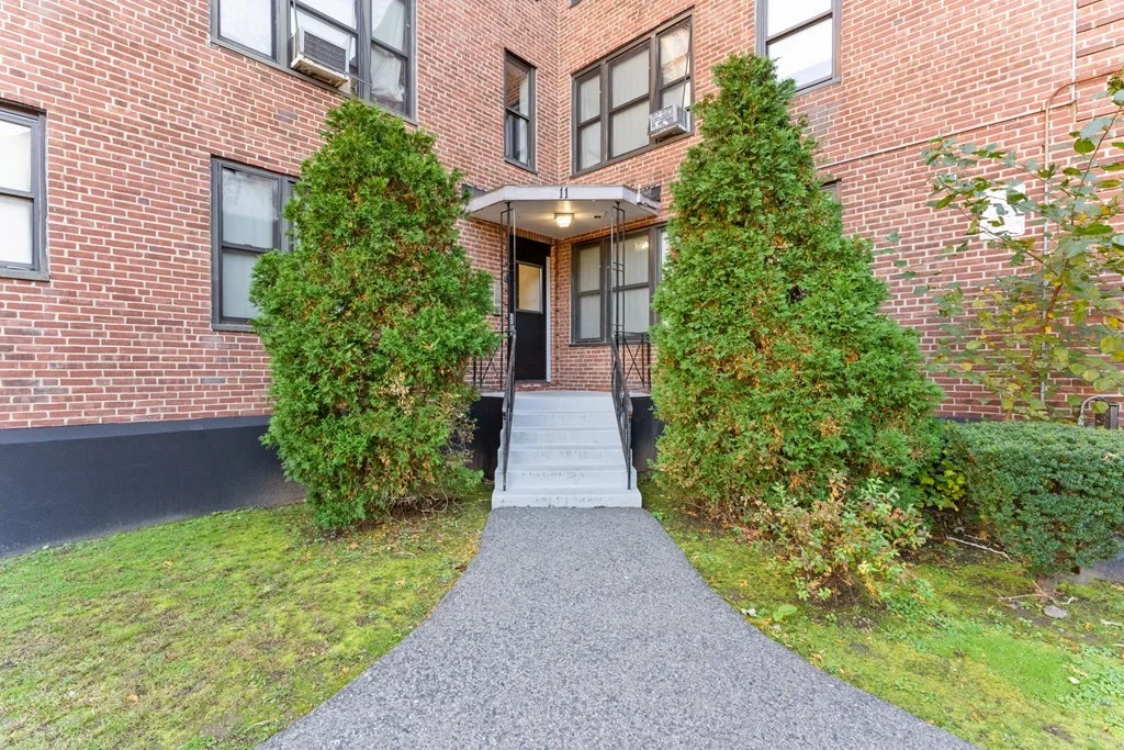 2 bed, 1 bath apartment for rent at 11 Victory Rd Unit 32, Dorchester — photo 15 of 16