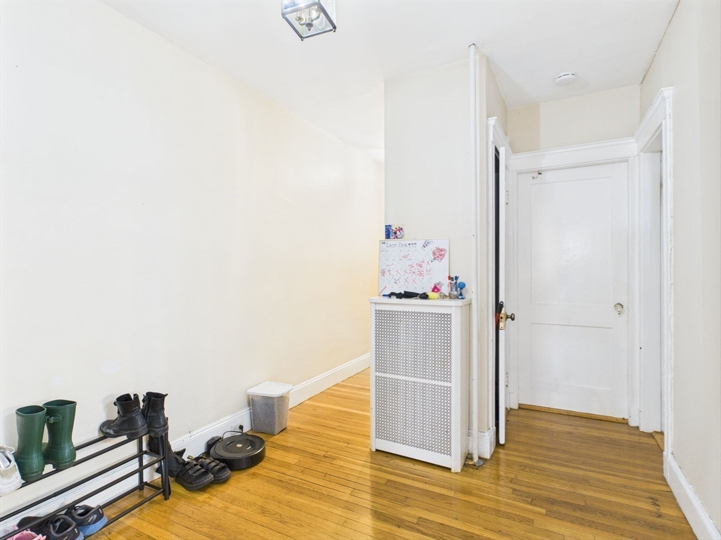 3 bed, 1 bath apartment for rent at 11 Vinal St Unit 5, Brighton — photo 3 of 19