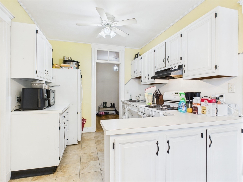 3 bed, 1 bath apartment for rent at 11 Vinal St Unit 5, Brighton — photo 2 of 19