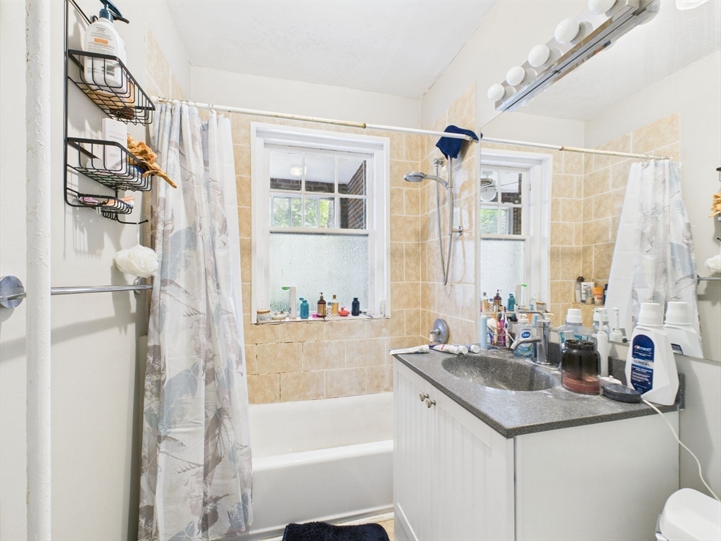 3 bed, 1 bath apartment for rent at 11 Vinal St Unit 5, Brighton — photo 4 of 19