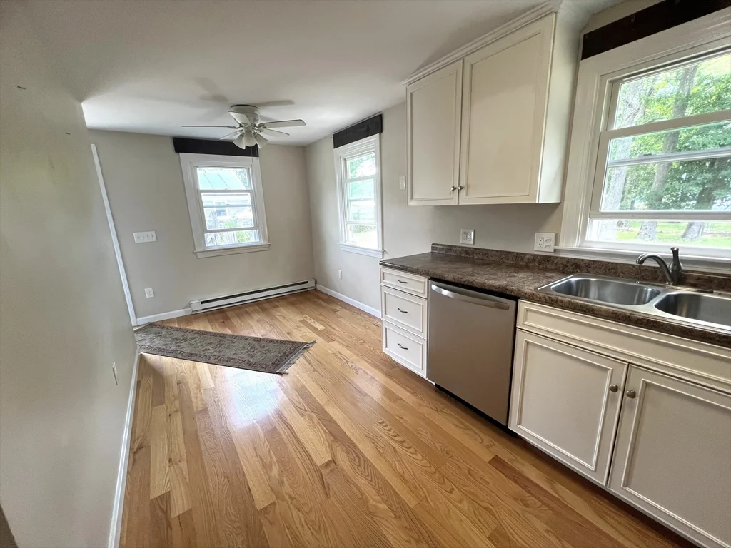 3 bed, 1 bath apartment for rent at 11 Vine St, Oxford — photo 3 of 15