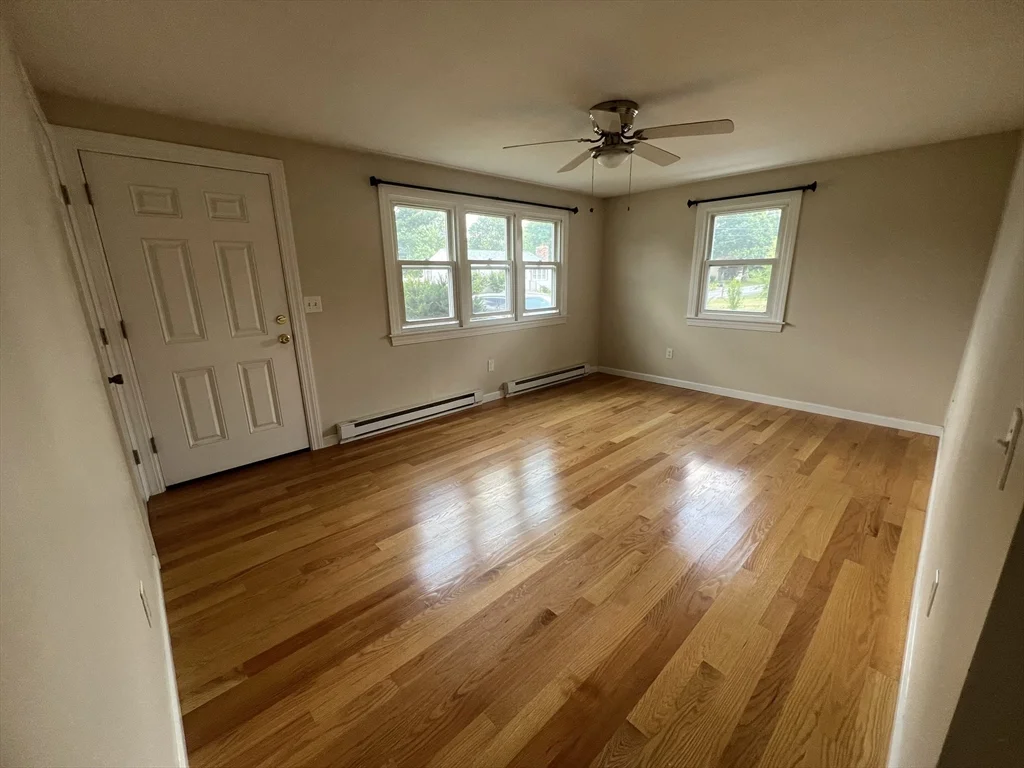 3 bed, 1 bath apartment for rent at 11 Vine St, Oxford — photo 9 of 15