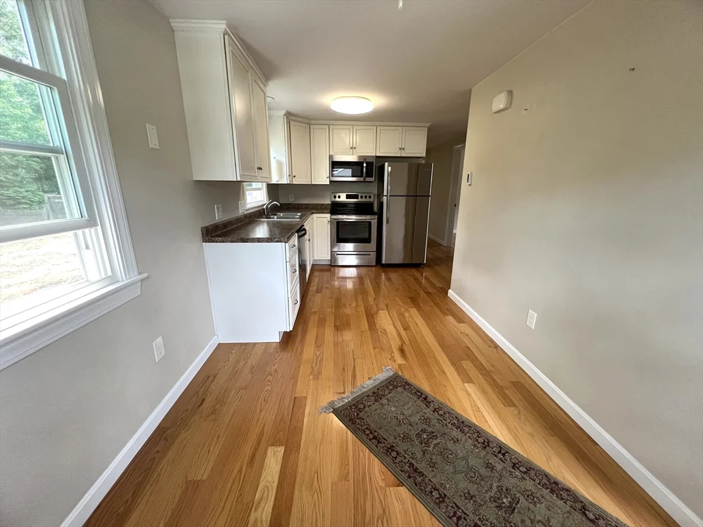 3 bed, 1 bath apartment for rent at 11 Vine St, Oxford — photo 4 of 15