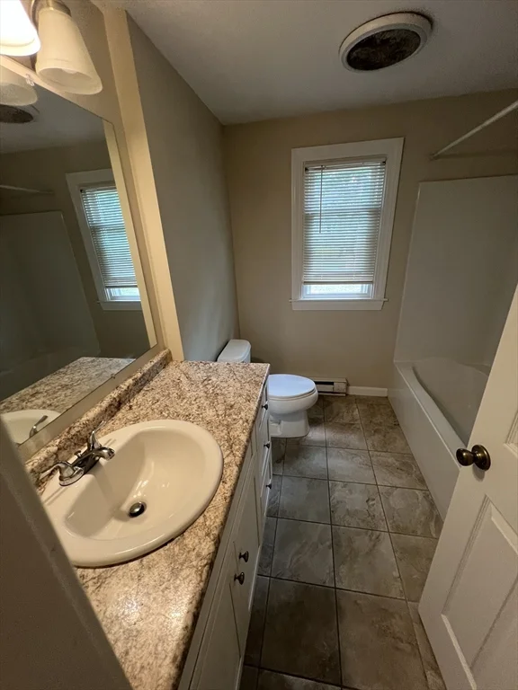 3 bed, 1 bath apartment for rent at 11 Vine St, Oxford — photo 10 of 15