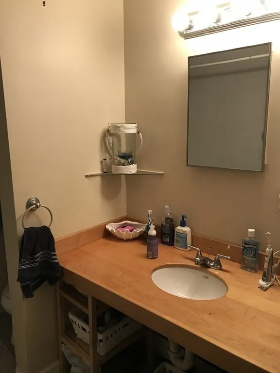 2 bed, 1 bath apartment for rent at 11 Vine St Unit 4, Marblehead — photo 4 of 4