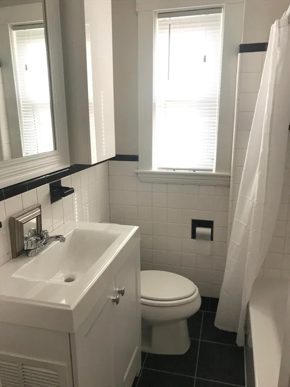 2 bed, 2 bath apartment for rent at 11 W Elm Ave Unit 1, Quincy — photo 11 of 27