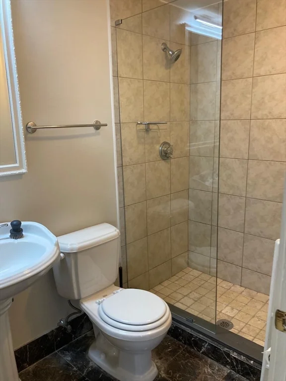 2 bed, 2 bath apartment for rent at 11 W Elm Ave Unit 1, Quincy — photo 13 of 27