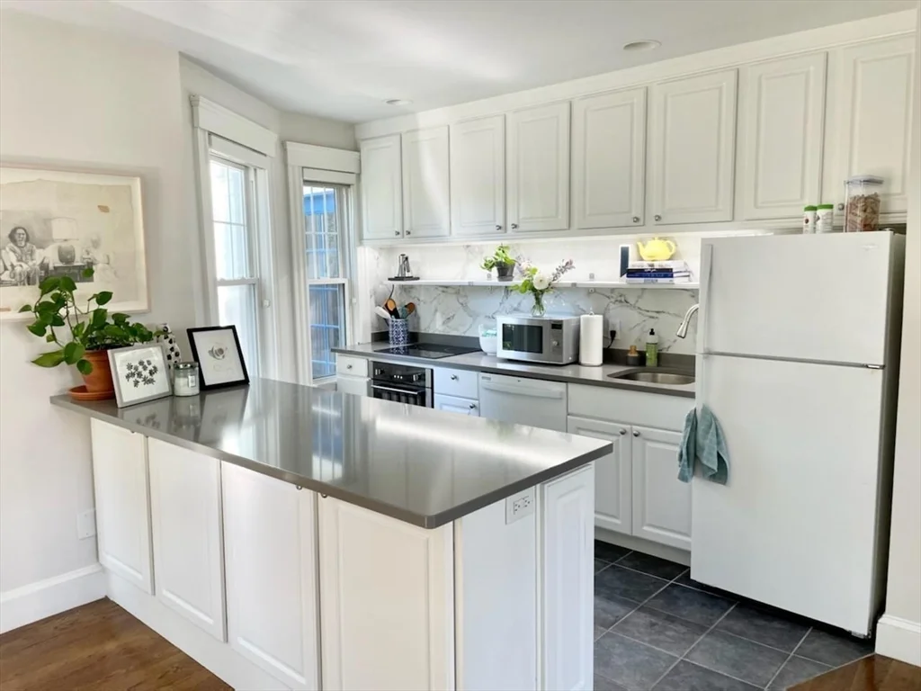 2 bed, 2 bath apartment for rent at 11 W Elm Ave Unit 1, Quincy — photo 3 of 27