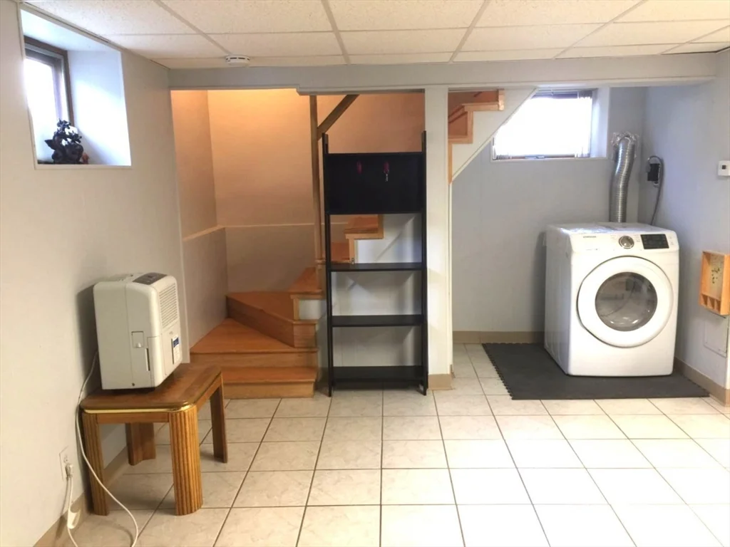 1 bed, 1 bath apartment for rent at 11 Walnut Hill Rd Unit 1, Newton — photo 5 of 10