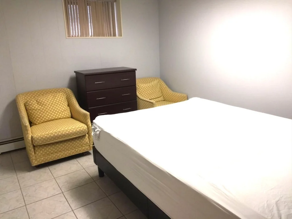 1 bed, 1 bath apartment for rent at 11 Walnut Hill Rd Unit 1, Newton — photo 8 of 10