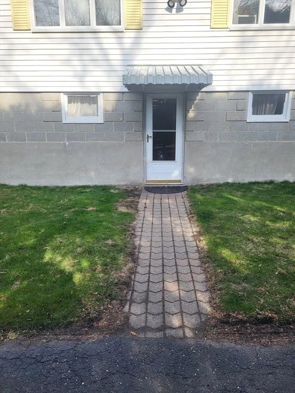 1 bed, 1 bath apartment for rent at 11 Walnut Hill Rd Unit 1, Newton — photo 1 of 10