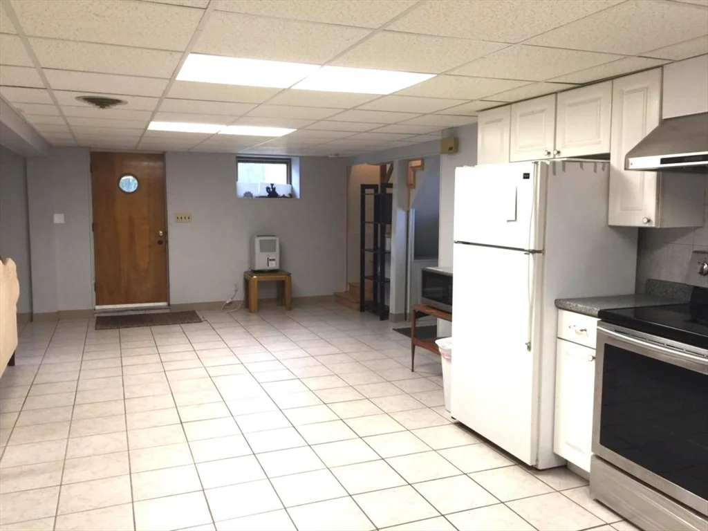 1 bed, 1 bath apartment for rent at 11 Walnut Hill Rd Unit 1, Newton — photo 3 of 10