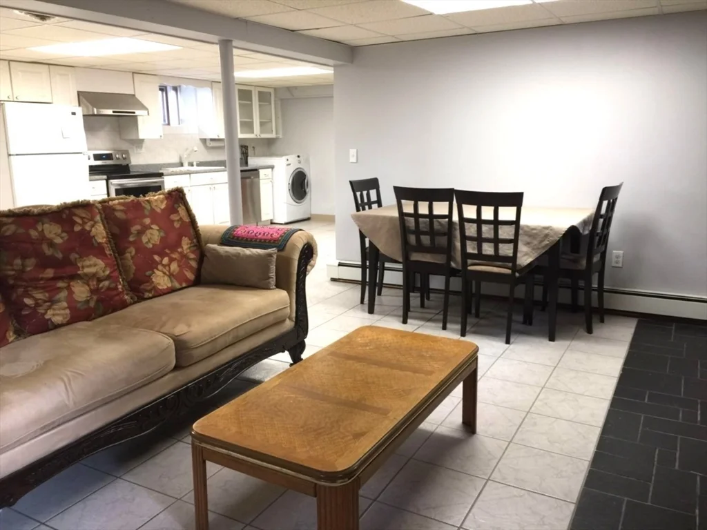 1 bed, 1 bath apartment for rent at 11 Walnut Hill Rd Unit 1, Newton — photo 4 of 10