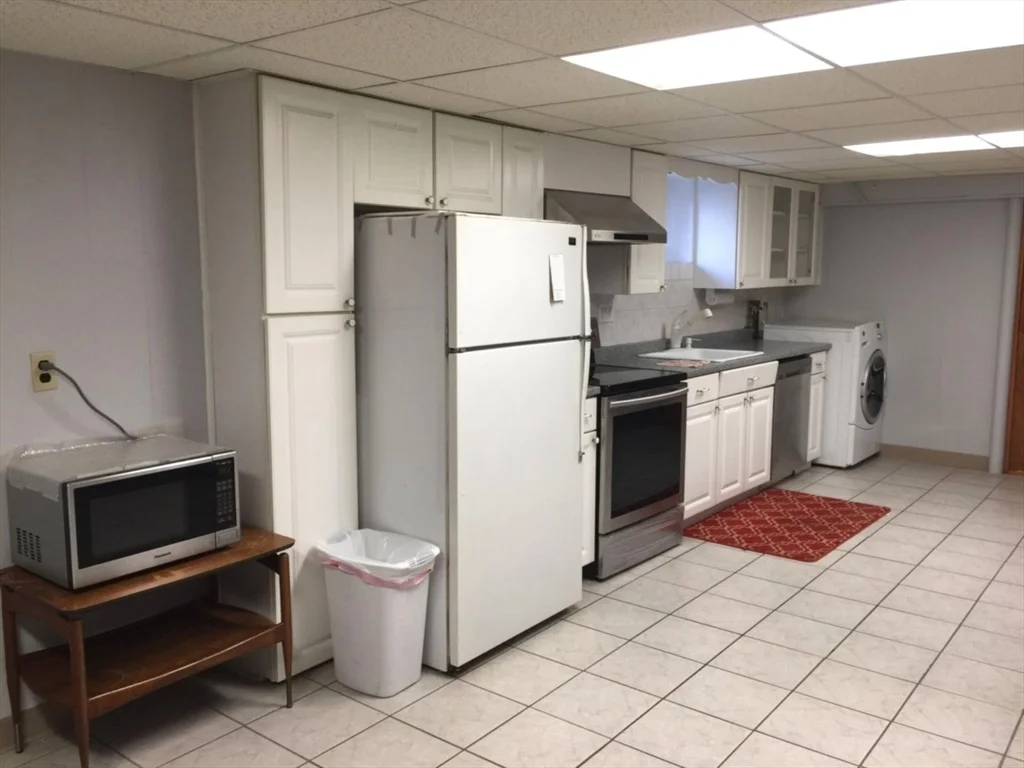 1 bed, 1 bath apartment for rent at 11 Walnut Hill Rd Unit 1, Newton — photo 2 of 10