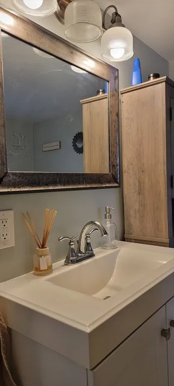 3 bed, 1 bath apartment for rent at 11 Walter Unit 2, Hyde Park — photo 13 of 26