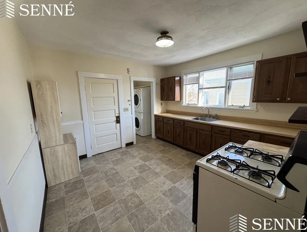 2 bed, 1 bath apartment for rent at 11 Ware St Unit 3, Teele Square — photo 5 of 12