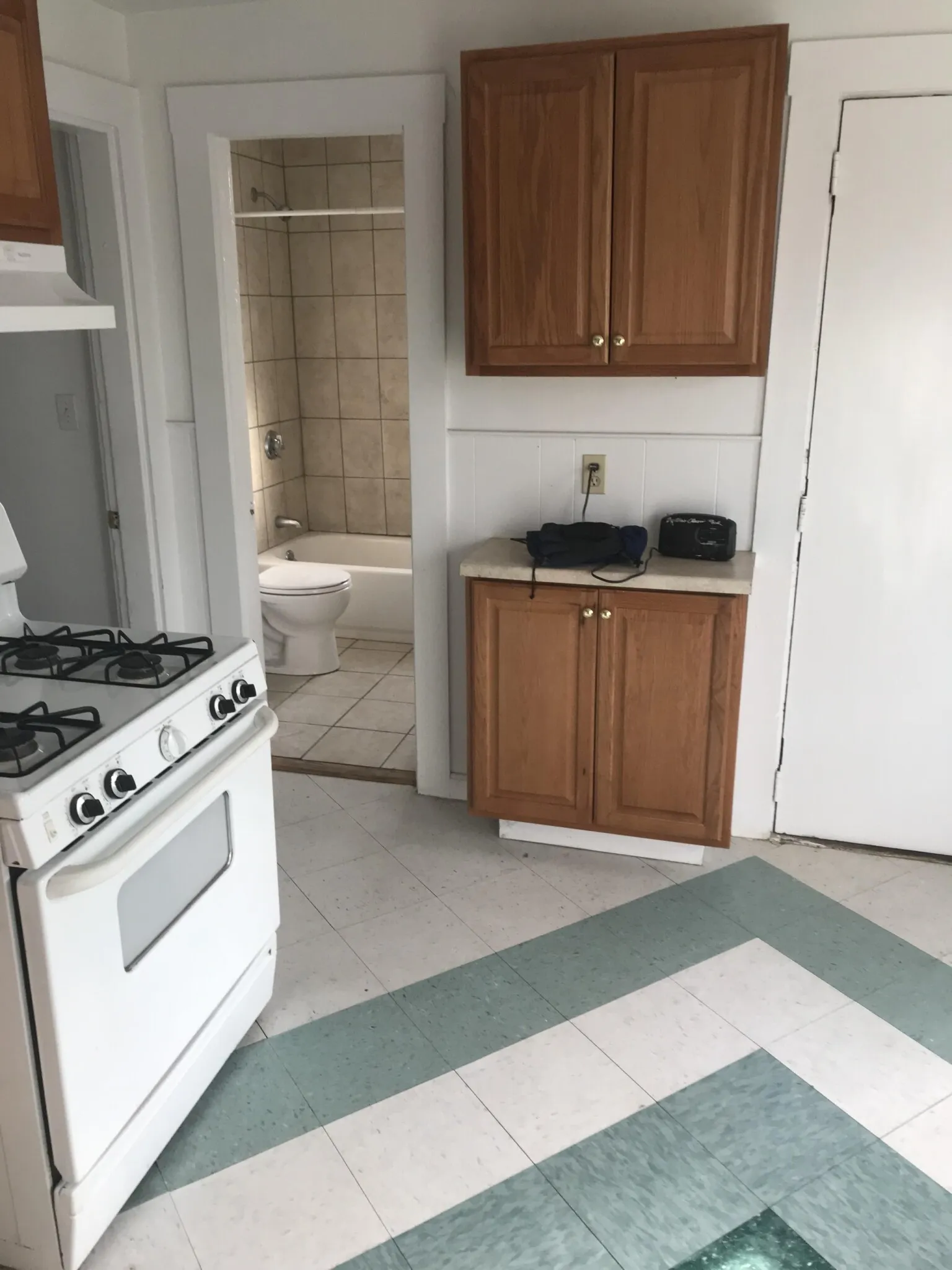2 bed, 1 bath apartment for rent at 11 Warren St Unit 3, Wellington-Harrington — photo 1 of 8