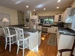 3 bed, 2 bath apartment for rent at 11 Waterman Ave Winter Rental Unit 11, Rexhame — photo 4 of 10