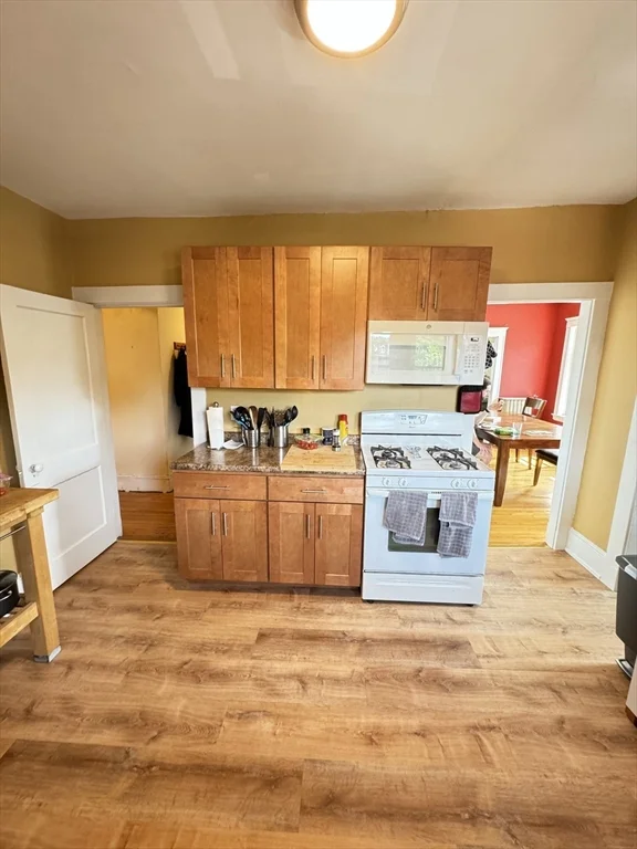 3 bed, 1 bath apartment for rent at 11 Wilson Park Unit 3, Brighton — photo 6 of 22