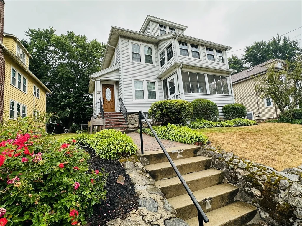3 bed, 1 bath apartment for rent at 11 Winslow Rd Unit 11, Belmont — photo 1 of 14