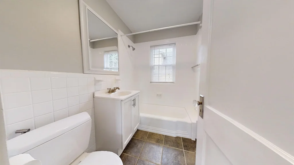 3 bed, 1 bath apartment for rent at 11 Winslow Rd Unit 11, Belmont — photo 7 of 14