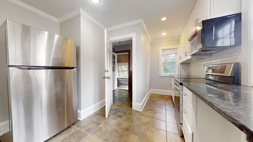 3 bed, 1 bath apartment for rent at 11 Winslow Rd Unit 11, Belmont — photo 11 of 14