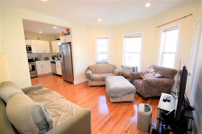 3 bed, 2 bath apartment for rent at 11 Winter Hill Rd Unit 1, South Medford — photo 2 of 12