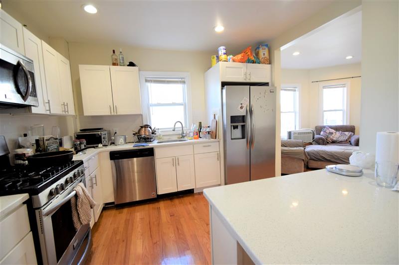 3 bed, 2 bath apartment for rent at 11 Winter Hill Rd Unit 1, South Medford — photo 3 of 12