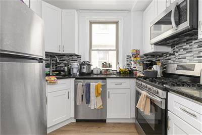 3 bed, 1 bath apartment for rent at 11 Woodbridge St Unit 2, North Cambridge — photo 1 of 10