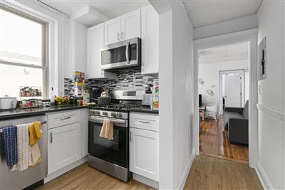 3 bed, 1 bath apartment for rent at 11 Woodbridge St Unit 2, North Cambridge — photo 2 of 10