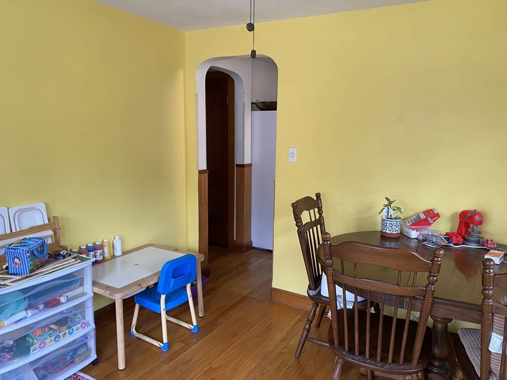 3 bed, 2 bath apartment for rent at 11 Woodbury St, Arlington — photo 9 of 19