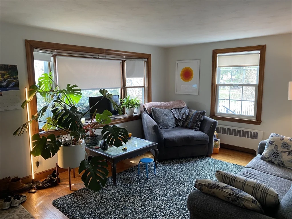 3 bed, 2 bath apartment for rent at 11 Woodbury St, Arlington — photo 5 of 19