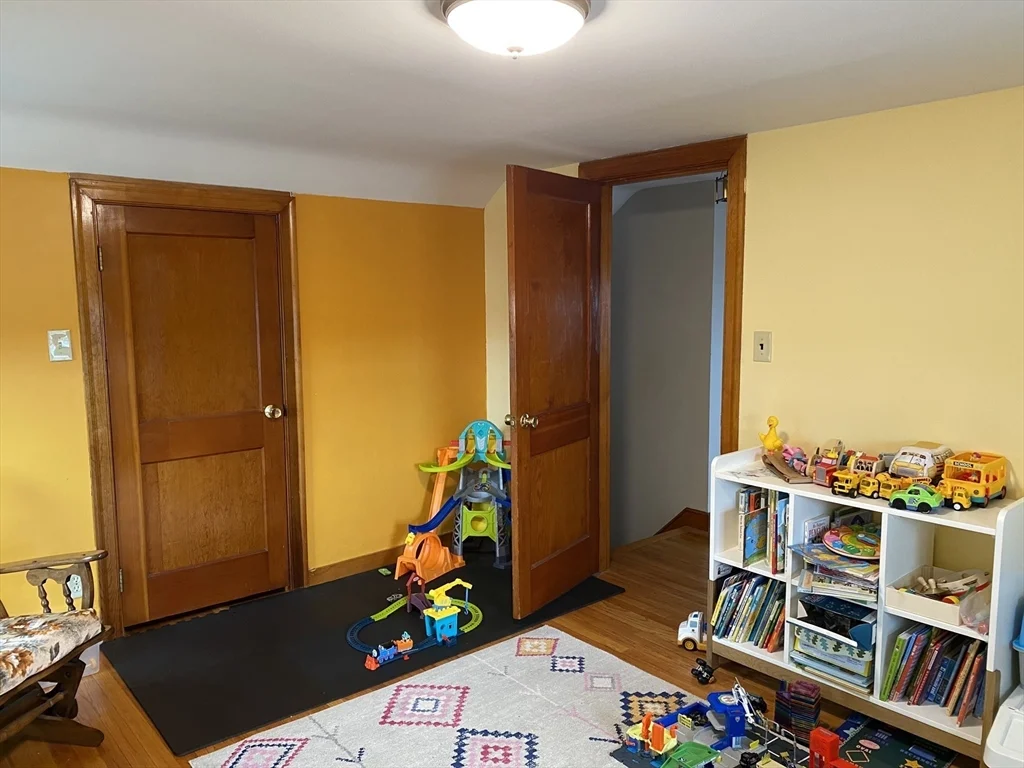 3 bed, 2 bath apartment for rent at 11 Woodbury St, Arlington — photo 16 of 19