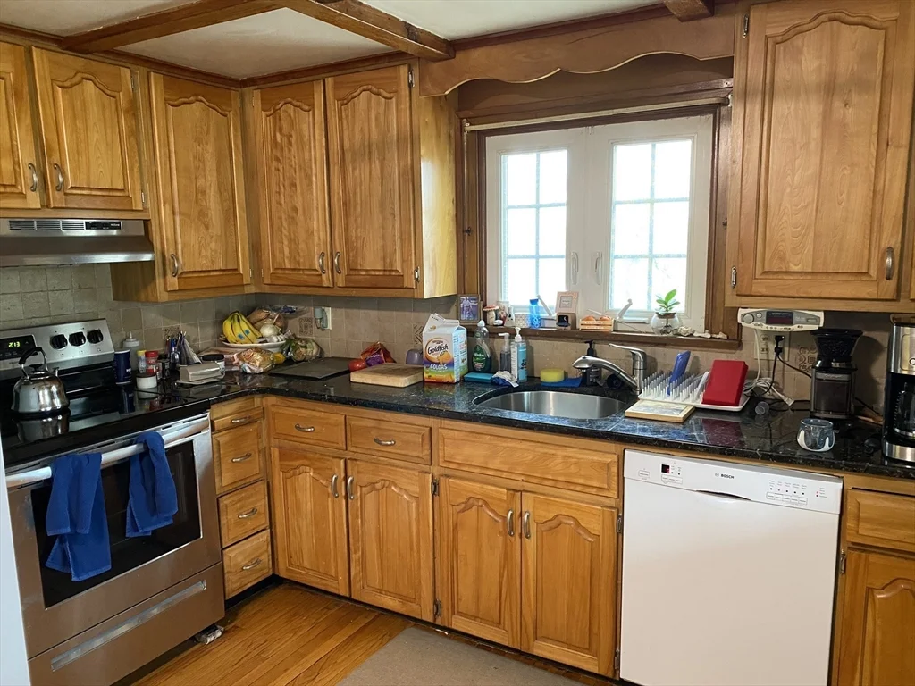 3 bed, 2 bath apartment for rent at 11 Woodbury St, Arlington — photo 3 of 19